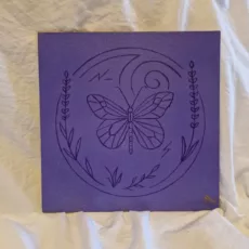 illustration papillon lavande violet spirale géométrique